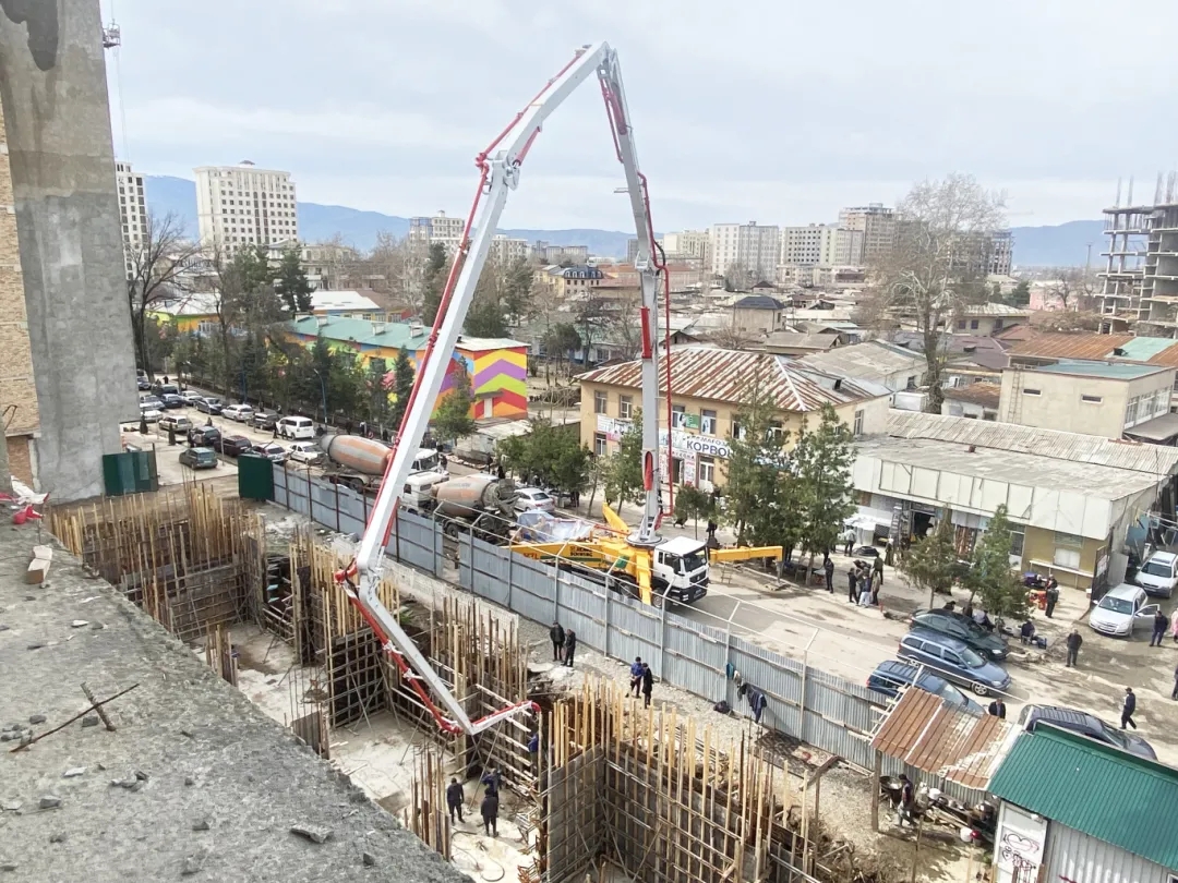 筑夢(mèng)“藍(lán)?！?！徐工泵車“圈粉”中亞！