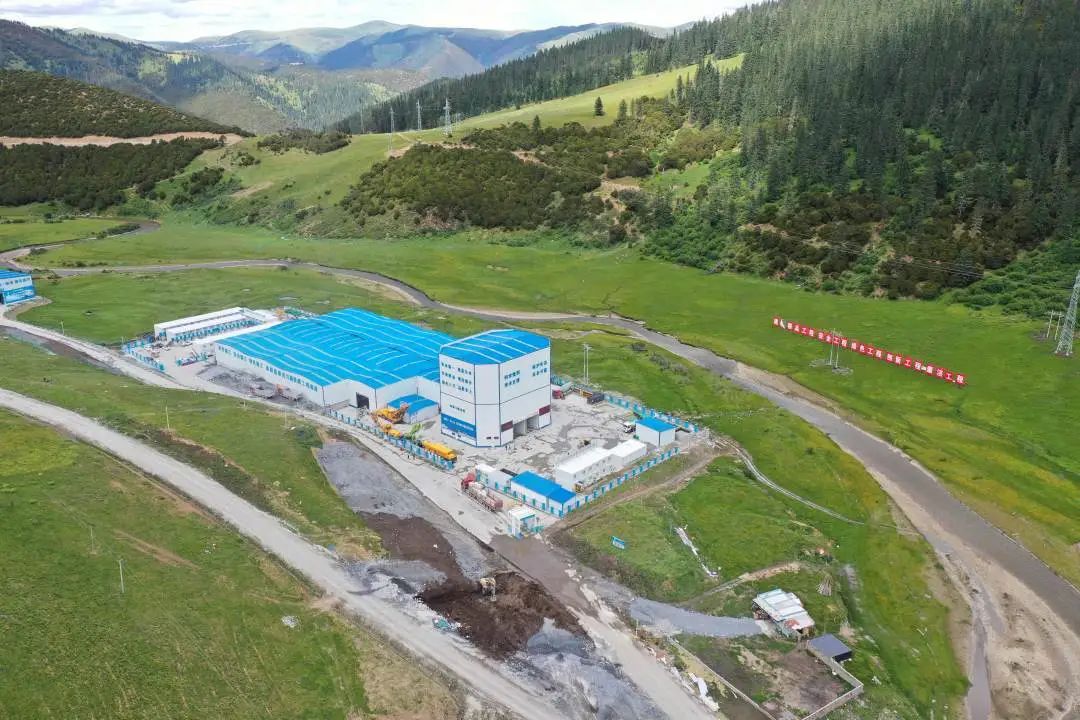 “站”立高原！徐工攪拌站助力川藏線建設(shè)！
