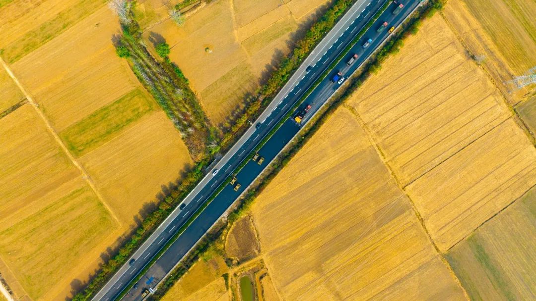 揚民族自信！徐工成套瀝青路面裝備助力家鄉(xiāng)高速建設！