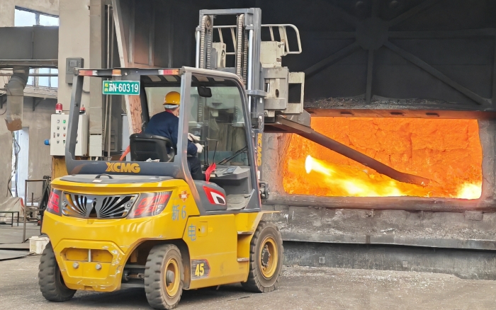 真金不怕火煉，徐工重載孔雀叉車威武霸氣！