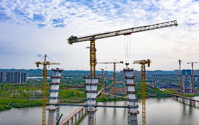 助力涪江兩岸“雙向奔赴”，徐工群塔顯身手！