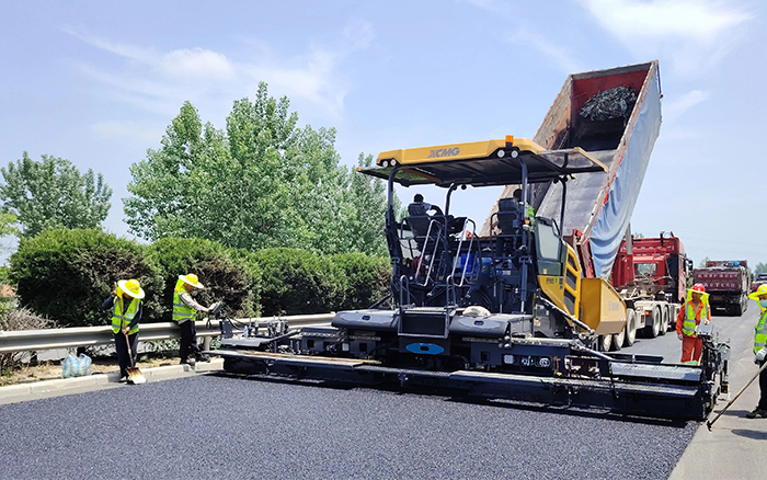 RP905IV攤鋪機閃耀淮徐高速！