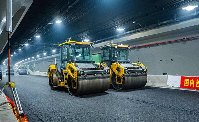 【智能化】全國首次，徐工“黑科技”無人攤鋪大秀！