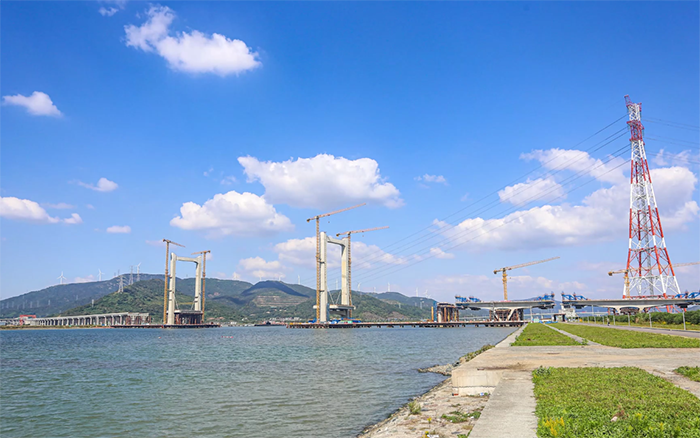 “牽手”群島！徐工塔機(jī)助力世界級跨海連島工程刷新“進(jìn)度條”