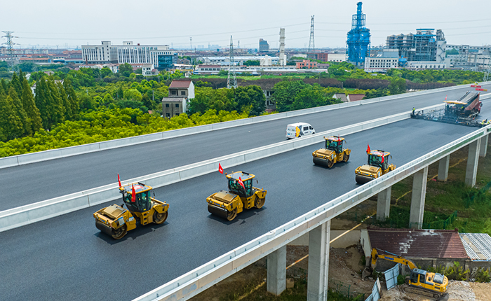 揭秘！常泰長江大橋如何實現(xiàn)超寬橋面“一鍵鋪平”？