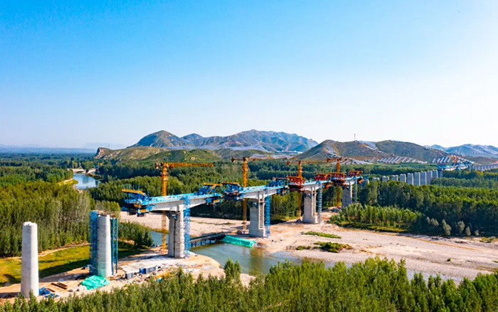 群塔筑雄忻！徐工助建山西首條時速350公里高鐵