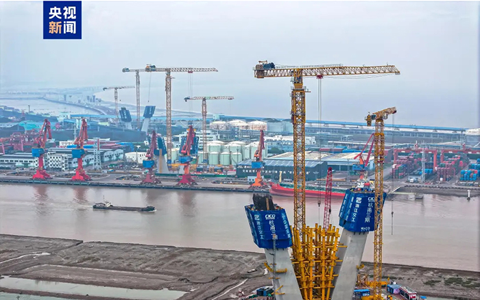 央視聚焦！徐工超大塔助建世界級橋梁工程！