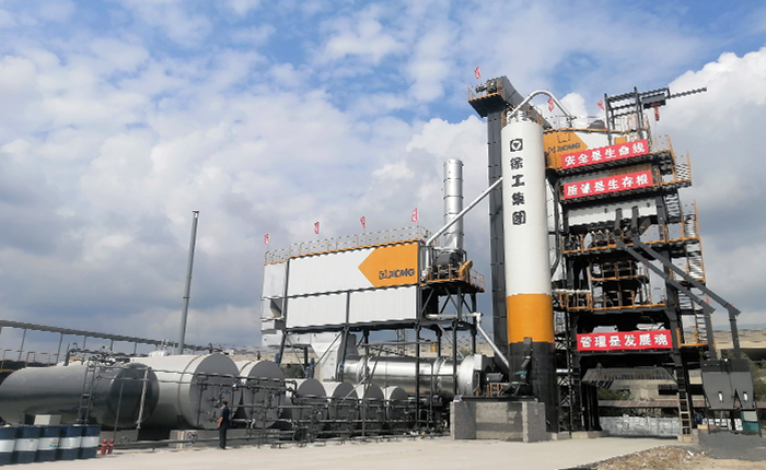 徐工4000型瀝青站 在鶴大高速大顯身手！