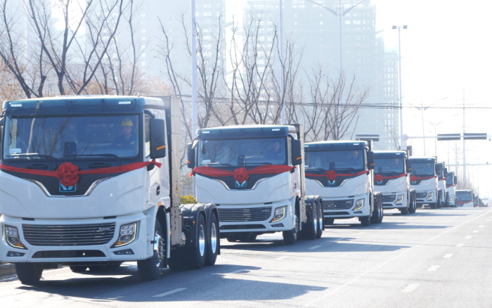 百臺齊發(fā)，千臺簽約！徐工新能源牽引車奔赴浙江