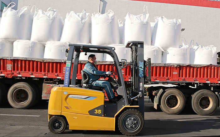 徐工新能源叉車為食品工廠綠色、高效生產(chǎn)保駕護(hù)航