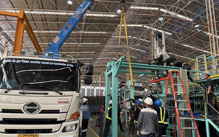 隨車吊界 “卷王” 現(xiàn)身東南亞廠房，一機頂十臺