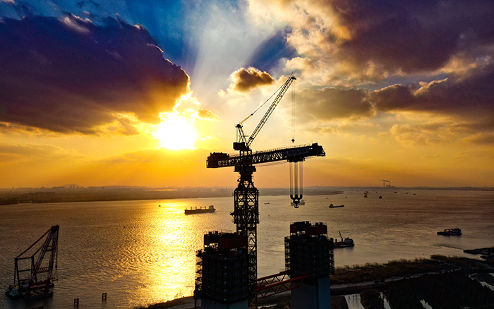 筑夢云端 徐工超大塔助力“超級工程”建設(shè)“滿弦”推進(jìn)