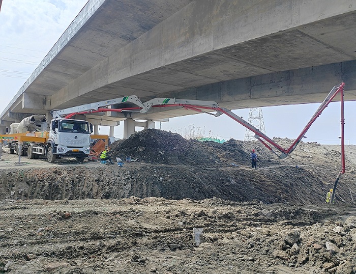 輕靈穩(wěn)??！徐工33米泵車領航新城鎮(zhèn)基建