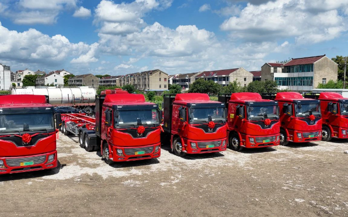 綠色物流再提速，徐工新能源牽引車批量入港！