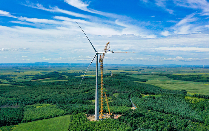 全球最高最大風(fēng)電動(dòng)臂塔機(jī)，首秀告捷！