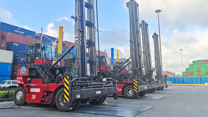 逐綠向新，東方大港涌動“徐工純電力量”！