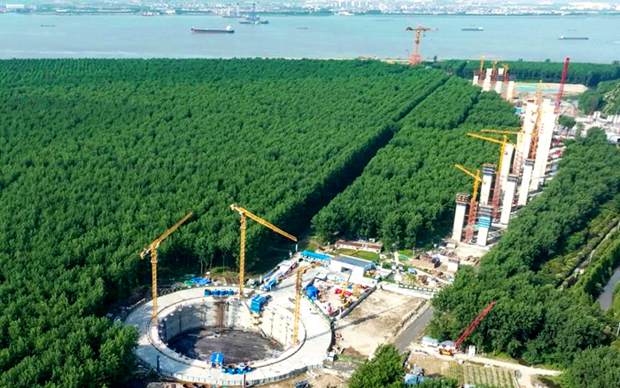 提前1個月！徐工金助力世界最大跨度橋梁錨碇封底