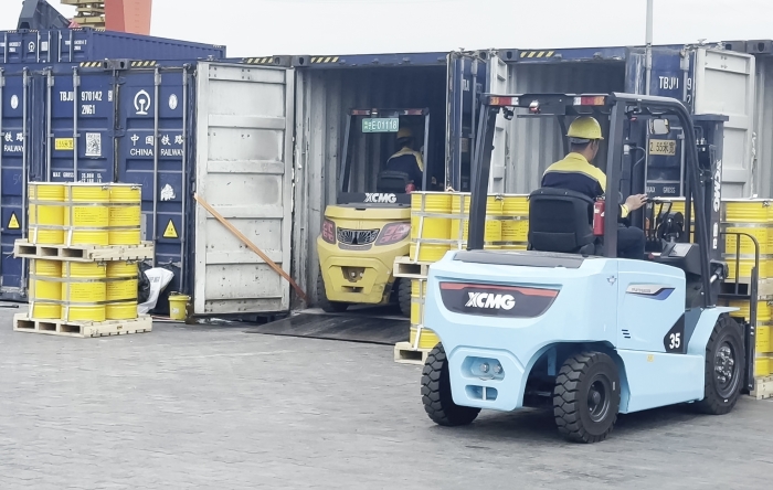 徐工雙系列叉車硬核助力！寧夏鐵路貨運(yùn)站跑出高效運(yùn)輸加速度