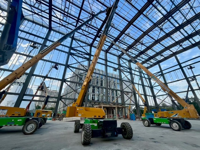 助力“中國智造”！徐工8臺高米數(shù)電動直臂高空作業(yè)平臺會戰(zhàn)北京火箭大街