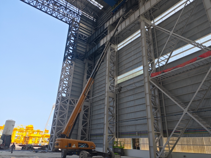 52米“巨臂”顯神通！徐工純電動高空作業(yè)平臺高效攻堅藍水海洋車間擴建