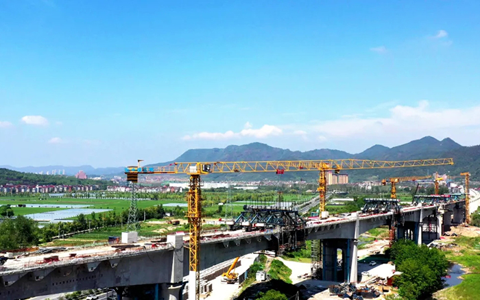 凌空起舞，飛跨南北！徐工群塔助建浙江“詩畫走廊”