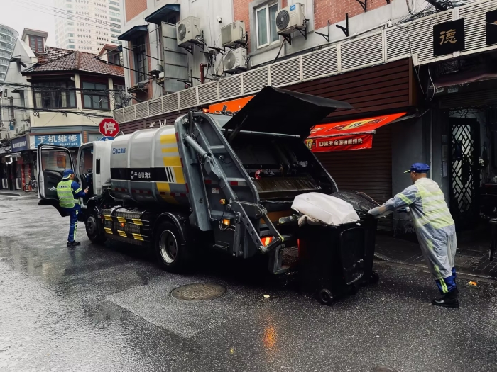 南京東路人流如織垃圾多？徐工XGH5120ZYSXBEV：輕松搞定！
