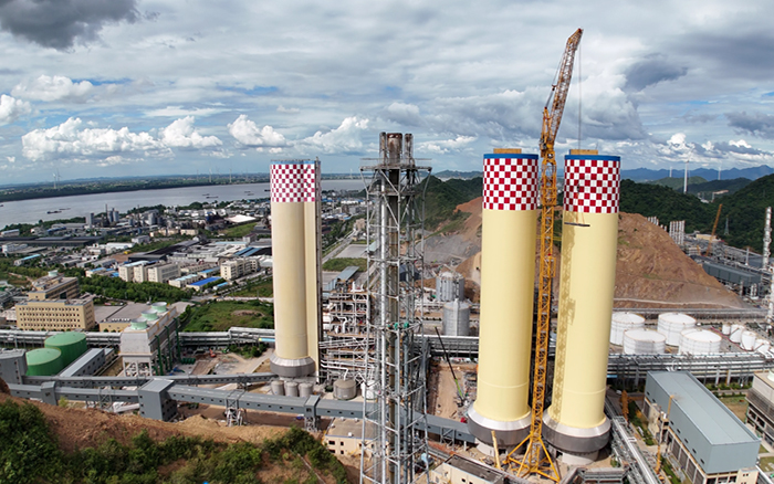 刷新紀錄！徐工 XGL3300-220S動臂塔機化工吊裝顯神威