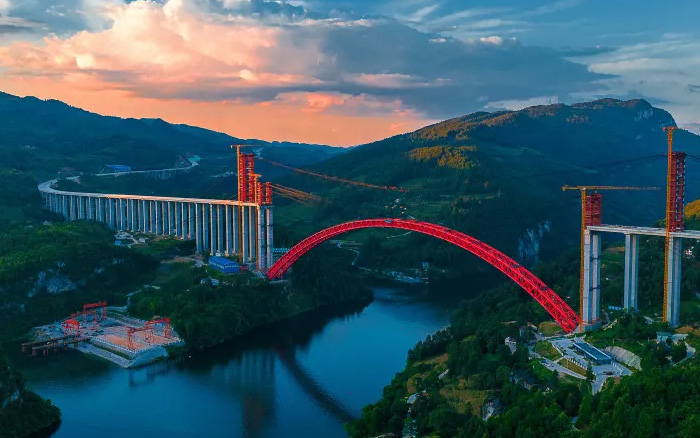 1834米，震撼合龍！ 徐工塔機(jī)助力中國再造世界級基建