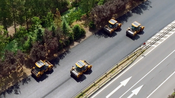 數(shù)智賦能 品質(zhì)養(yǎng)護 | 連云港贛榆204國道養(yǎng)護大修工程應用瀝青路面全結(jié)構(gòu)層無人化施工技術