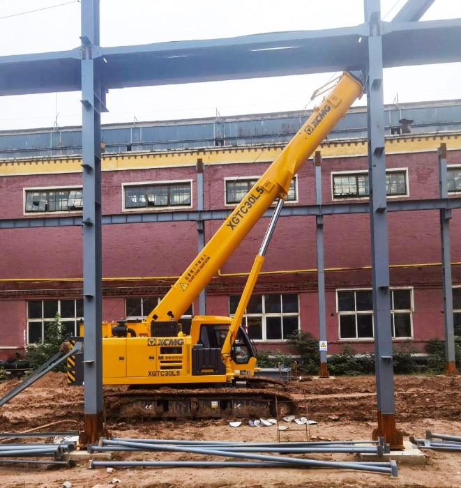 擎臂破泥濘，穩(wěn)力定乾坤！XGTC30L5攻堅泥沼鋼結構吊裝