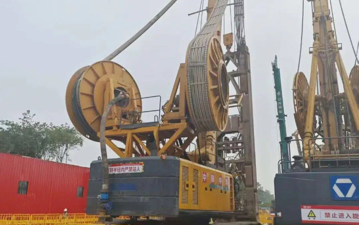 地質(zhì)無難題！徐工雙輪銑槽機助力區(qū)域基建按下 “加速鍵”