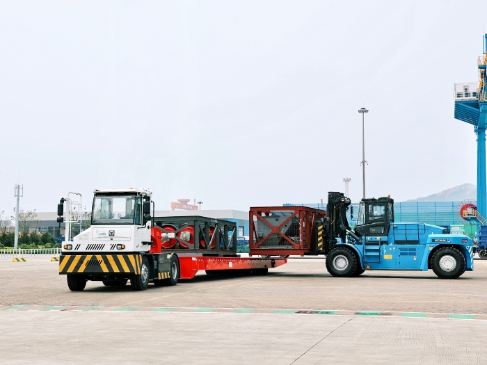 千里之外“秀操作”！徐工遠控港機集群carry全場