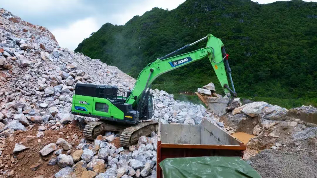廣西“石料大戶”親測：徐工XE380EV電挖，年省六七成！