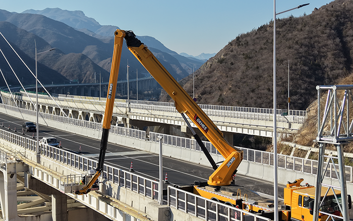 “空中芭蕾”秀實力！徐工 GKH65 攻堅安家莊特大橋