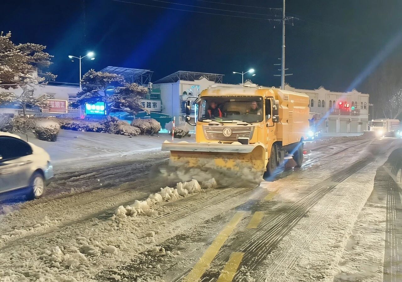 18小時連軸轉(zhuǎn)！徐工除雪設(shè)備硬核出擊保通暢