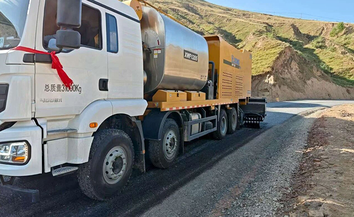 聚焦公路長壽之道，徐工纖維同步封層車護航陜西交通新征程