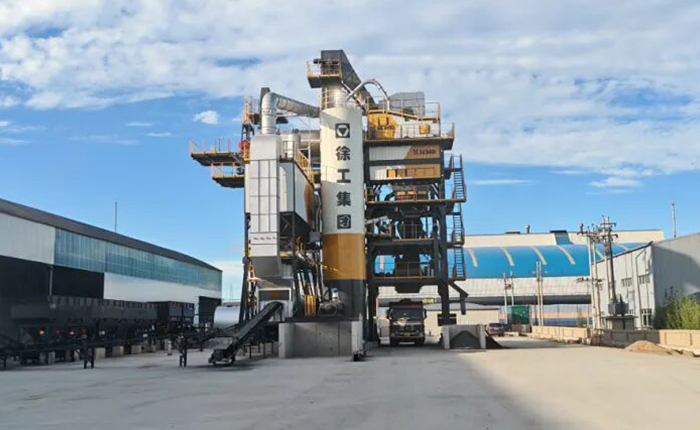 徐工道路養(yǎng)護明星產(chǎn)品亮相內(nèi)蒙，高效施工彰顯硬核實力！