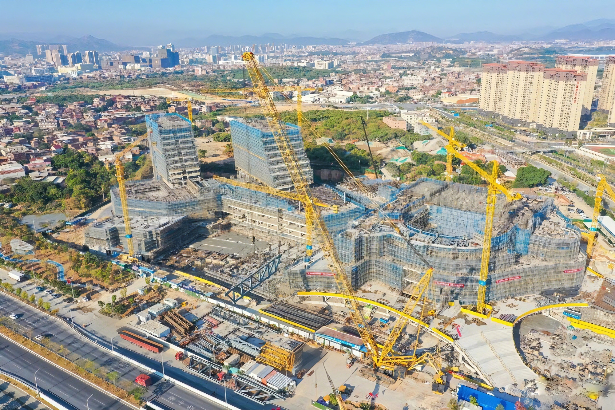 沒人敢接的 “燙手山芋”！三重考驗下，這臺千噸級的表現(xiàn)太頂了