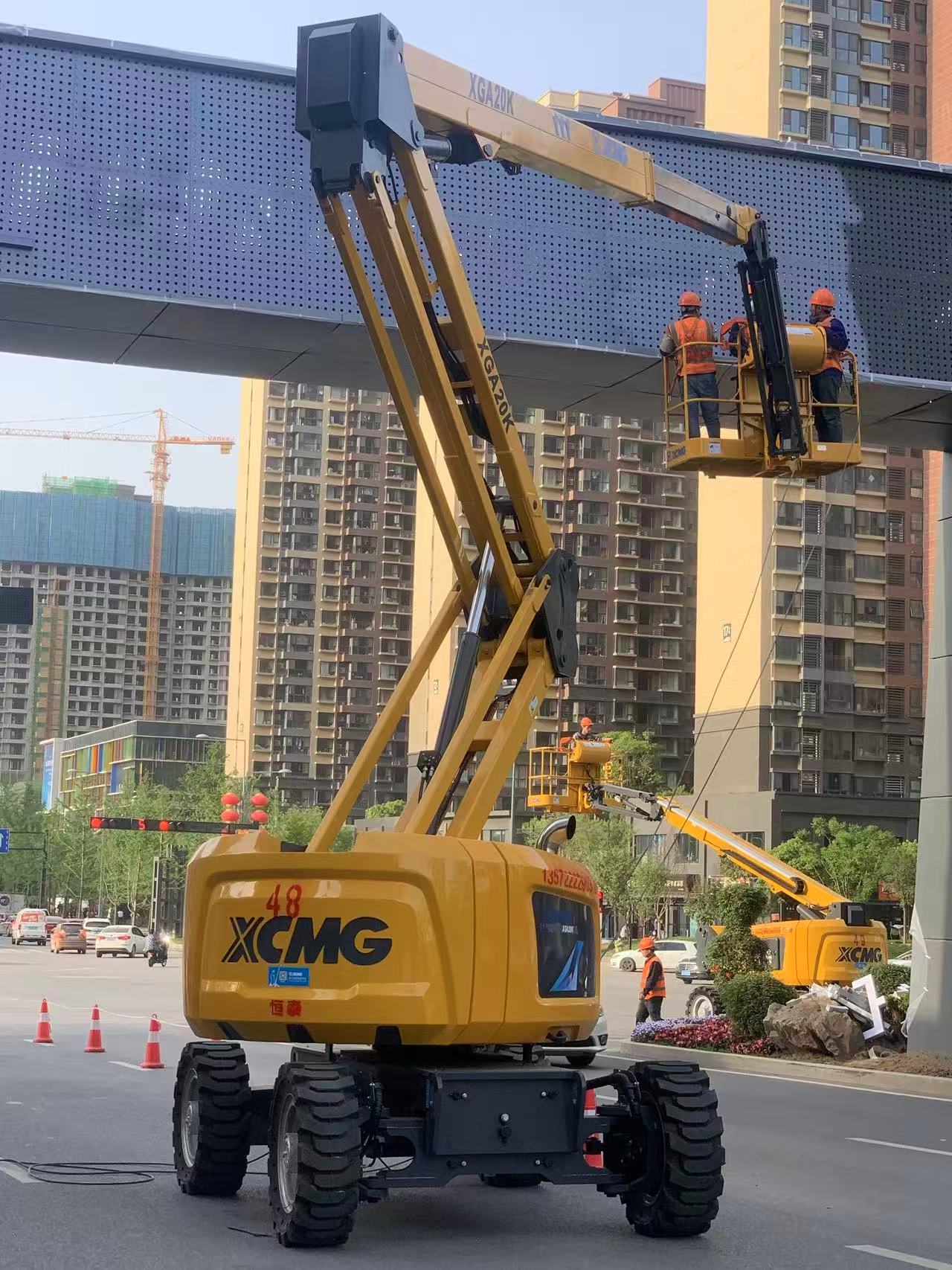 徐工XGA20K高空作業(yè)車“硬核助力”西安幸福林帶建設