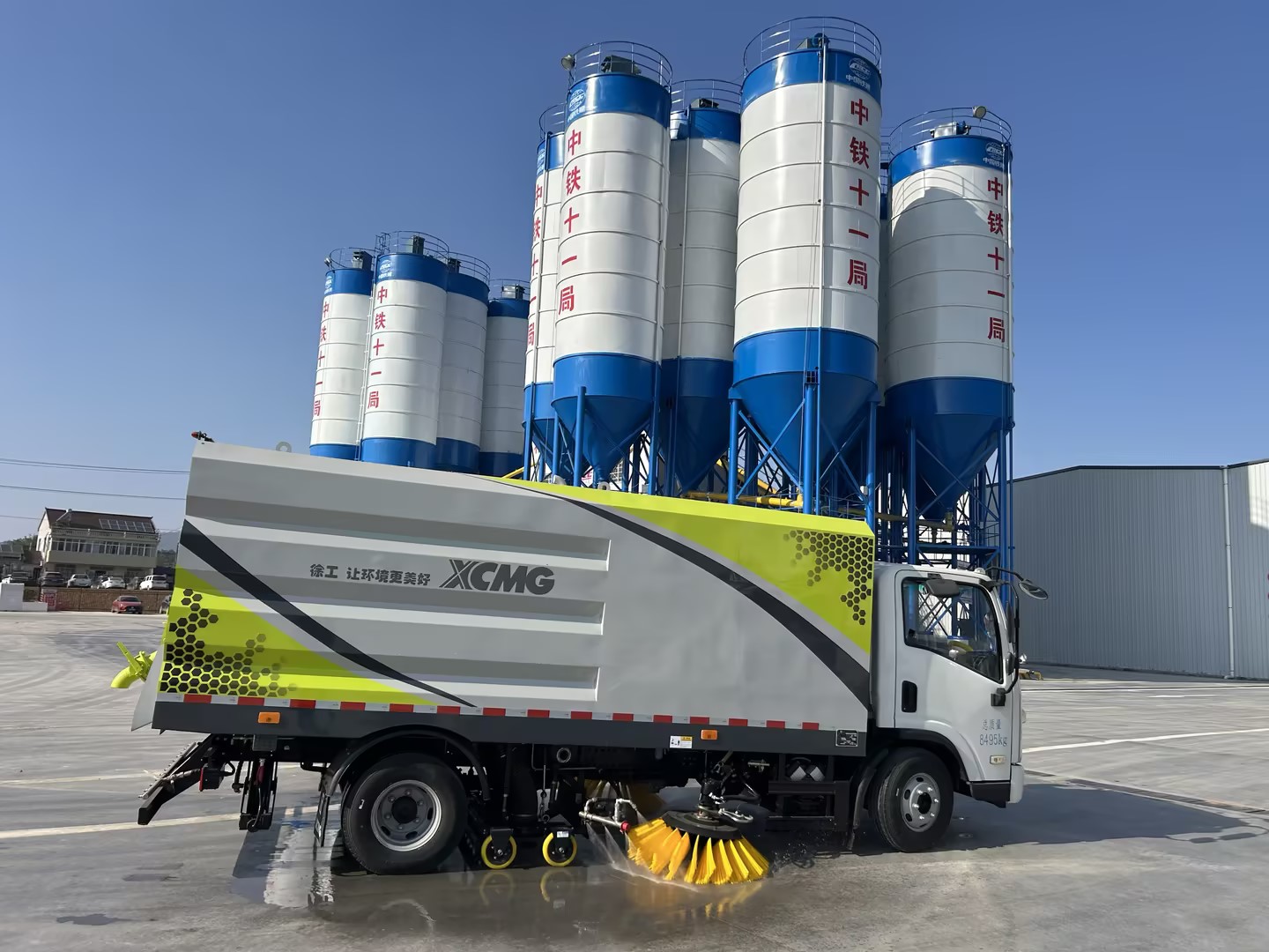 徐工8噸洗掃車“上崗”，助力合肥環(huán)境更美好