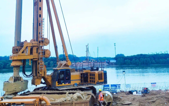 近3000根樁基，徐工旋挖機群聯(lián)合作業(yè)效率高