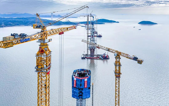 世界級跨海工程，雙主塔封頂