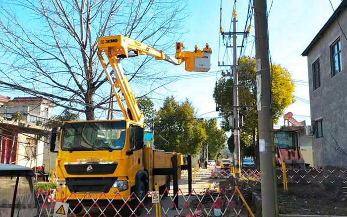 帶電作業(yè)“零打擾”！徐工GKJH18C絕緣斗臂車“護航”河南鄉(xiāng)村電網(wǎng)