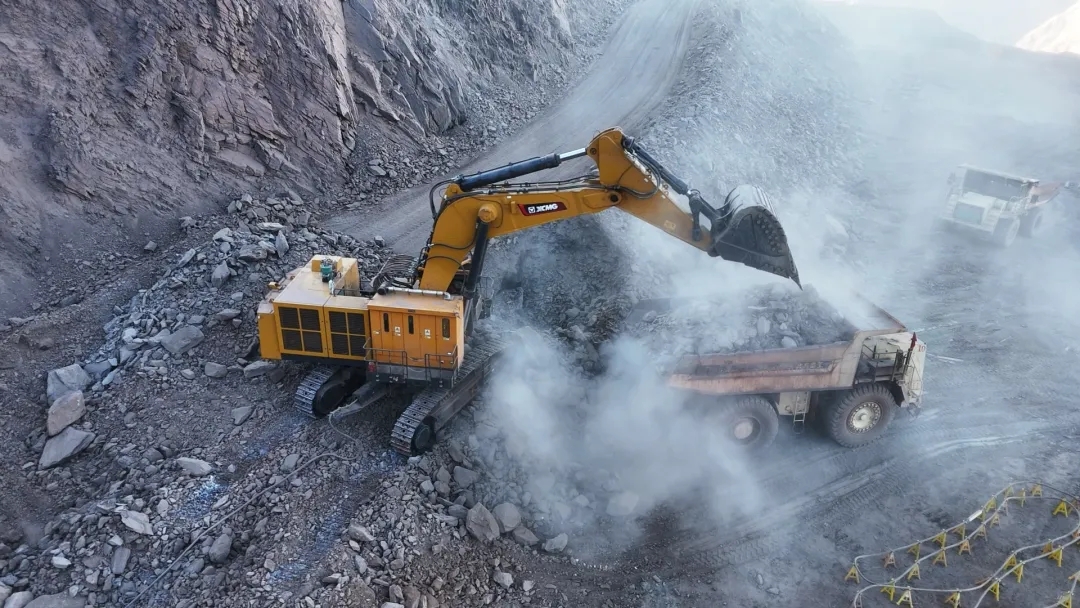 行業(yè)首例！徐工XE1350E拖電遠程智能電挖在鏡鐵山礦高效運營