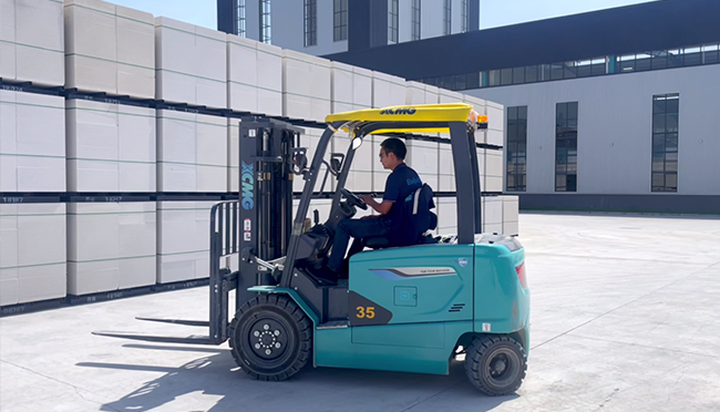 【客戶證言】與“鋰”同行，綠動(dòng)未來！徐工電動(dòng)叉車圈粉客戶