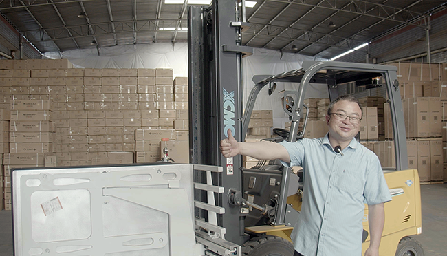 【客戶證言】“下一臺電動(dòng)叉車，還選徐工鯤鵬！”