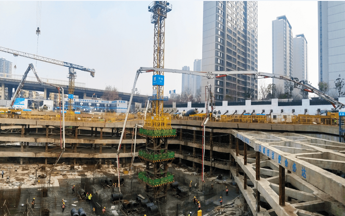 集結！徐工大米數(shù)泵車齊力共筑通信研發(fā)基地