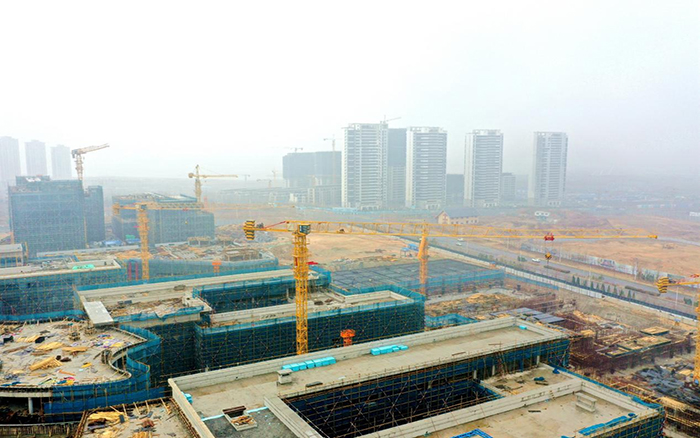 徐工群塔助力大連最大教育實體