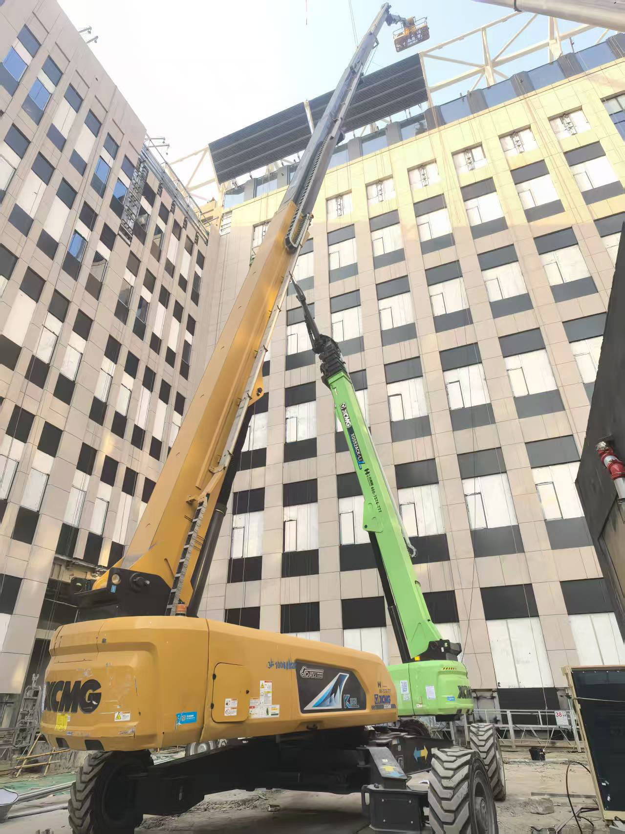 筑夢名校！徐工高米數(shù)直臂高空作業(yè)平臺護航人大附中項目建設