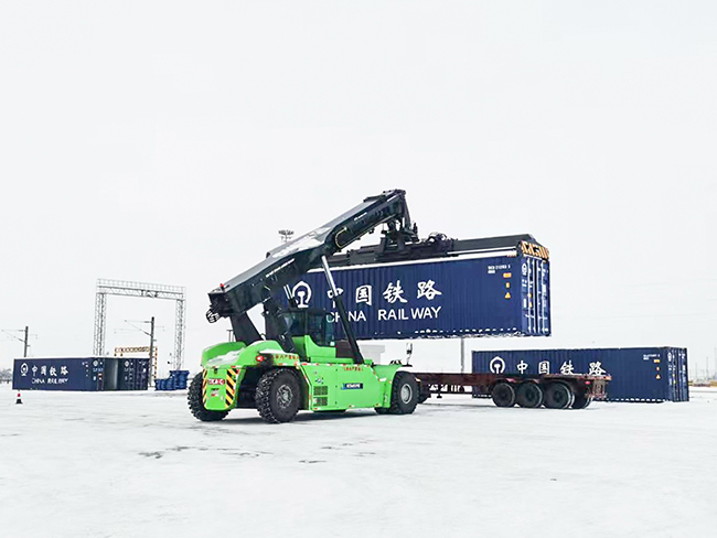 解鎖綠色密碼，徐工正面吊賦能西北鐵路